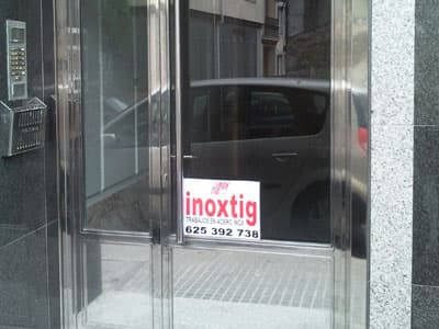 Inoxtig, mobiliario y carpintería en acero inoxidable